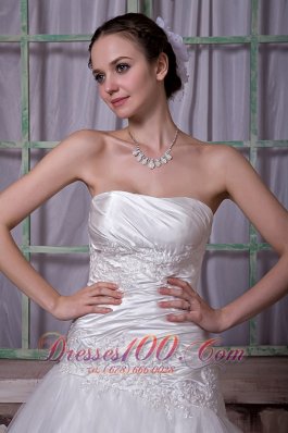 Chapel Train Princess Bridal Dress Strapless Appliques