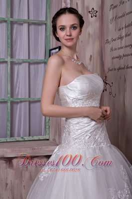 Chapel Train Princess Bridal Dress Strapless Appliques