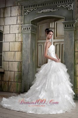 Organza Layers Strapless A-line Chapel Train Wedding Gown