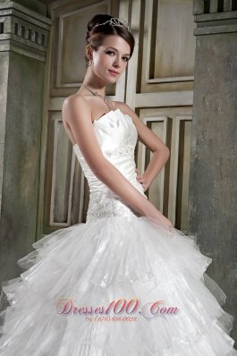 Organza Layers Strapless A-line Chapel Train Wedding Gown