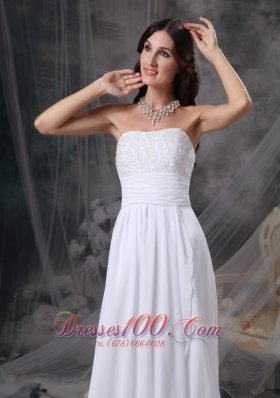 Appliques Strapless Ruch Chiffon Bridal Dress With Watteau Train