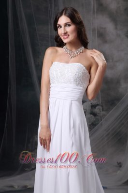 Appliques Strapless Ruch Chiffon Bridal Dress With Watteau Train