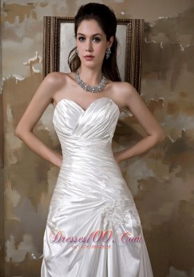 Sweetheart Elastic Wove Satin Court Train Appliques Wedding Gown