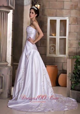 Sweetheart Chapel Train Wedding Gown Appliques With Beading