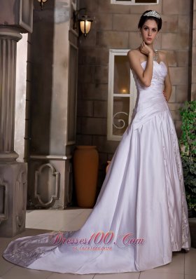 Sweetheart Chapel Train Wedding Gown Appliques With Beading