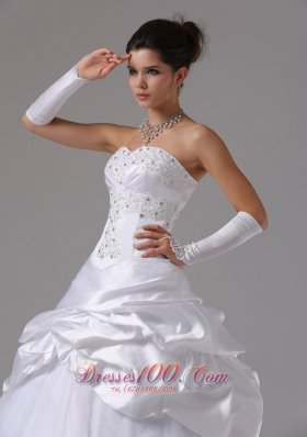 Appliques and Pick-ups Wedding Dress Taffeta And Tulle