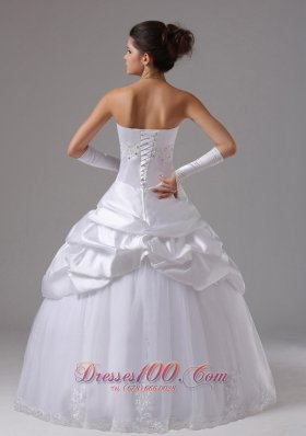 Appliques and Pick-ups Wedding Dress Taffeta And Tulle