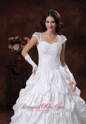 White Straps Appliques Sweetheart Neckline Wedding Gown