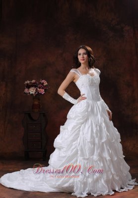 White Straps Appliques Sweetheart Neckline Wedding Gown