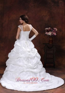 White Straps Appliques Sweetheart Neckline Wedding Gown