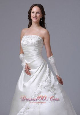 Strapless Embroidery Wedding Gown Ruched A-line Court Train