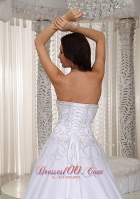 Sweetheart A-line Wedding Dress Organza Appliques Court Train