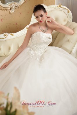 Brand New Strapless Tulle Wedding Dress with appliques