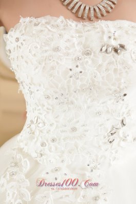 Brand New Strapless Tulle Wedding Dress with appliques