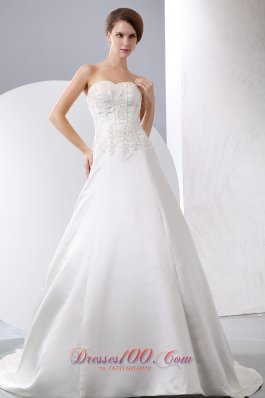 Sweetheart Appliques Wedding Dress with Court Train