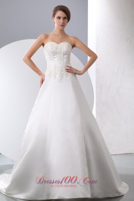 Sweetheart Appliques Wedding Dress with Court Train