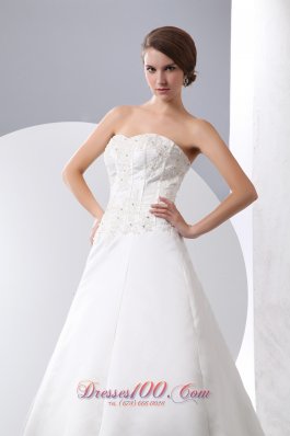 Sweetheart Appliques Wedding Dress with Court Train