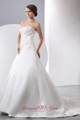 Sweetheart Appliques Wedding Dress with Court Train