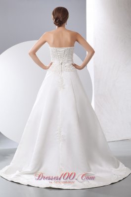 Sweetheart Appliques Wedding Dress with Court Train