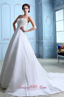 Sweetheart Ruch and Beading Wedding Dress with Court Train
