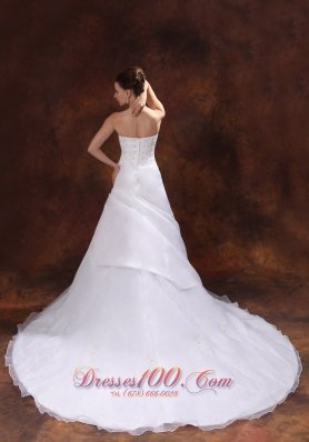 Hand Made Flower and Appliques Wedding Dress With Chapel Train