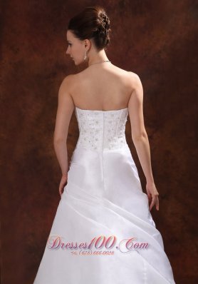 Hand Made Flower and Appliques Wedding Dress With Chapel Train