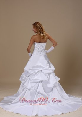 Customize Retro Wedding Dress Pick-ups around 200