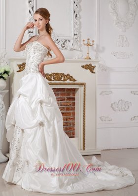 Luxurious Sweetheart Wedding Dress Appliques Unique Design