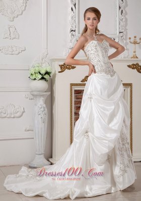 Luxurious Sweetheart Wedding Dress Appliques Unique Design