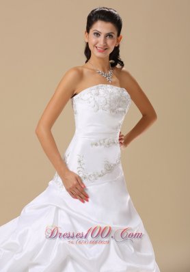 Embroidery Chapel Train Bridal Gowns Pick-ups Taffeta