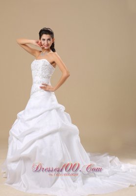 Embroidery Chapel Train Bridal Gowns Pick-ups Taffeta