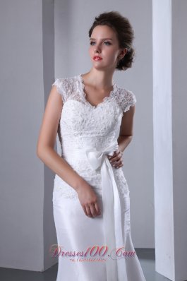 Fashionable High-low Lace Wedding Dress Appliques Bowknot Sash