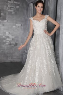 Luxurious Empire Appliques Wedding Gowns Straps Tulle