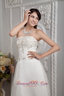 Elegant Appliques Lace Church Wedding Dress Gingle Border