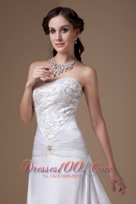 Embroidery A-line Clasp Wedding Dress Sweetheart Buttons