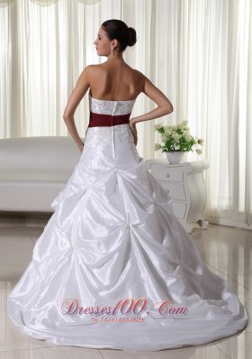 Appliques Wedding Ball Gowns Colored Sweetheart Chapel Train