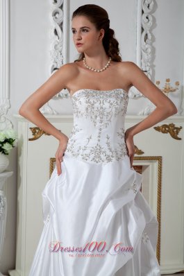 Pretty Pick-ups Clasp Wedding Dress Embroidery Winter