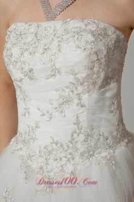 Strapless Appliques Wedding Dress With Chapel Train