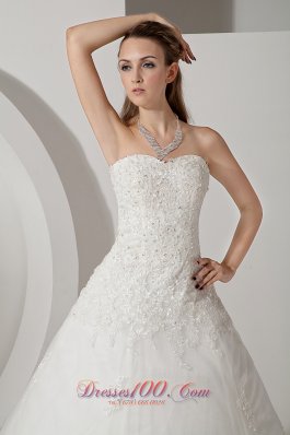 Sweetheart Court Train Appliques Wedding Dress