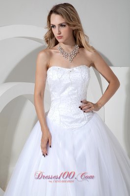 Beading Court Train Strapless Tulle Wedding Dress