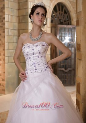 Custom Size Embroidery Sweetheart Wedding Dress For Brides