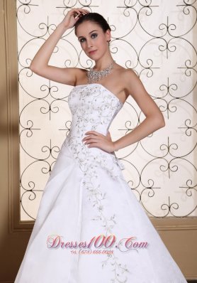 Strapless Embroidery Chapel Train Wedding Gown Dress