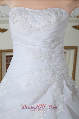 Appliques Organza Brush Train Wedding Dress