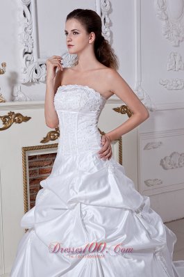 Embroidery Court Train Taffeta Wedding Gowns