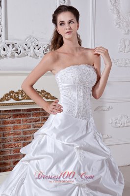 Embroidery Court Train Taffeta Wedding Gowns