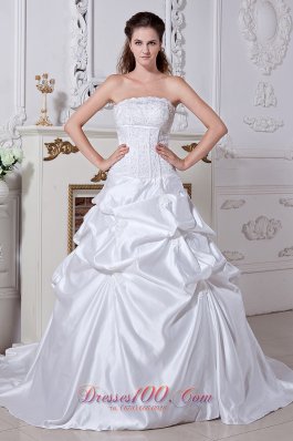 Embroidery Court Train Taffeta Wedding Gowns