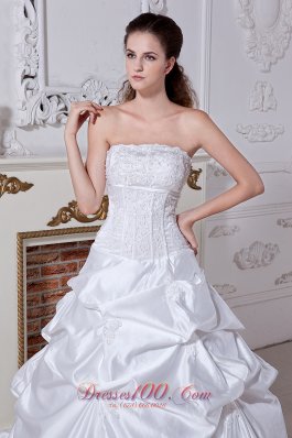 Embroidery Court Train Taffeta Wedding Gowns