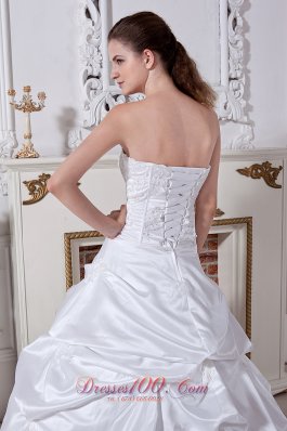 Embroidery Court Train Taffeta Wedding Gowns