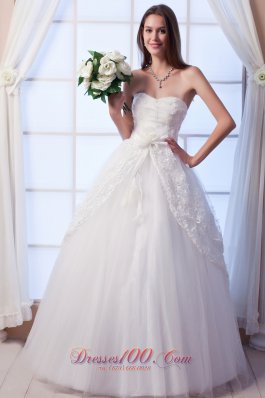 Sweetheart Hand Made Flowers Appliques Wedding Dress