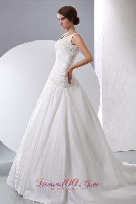 Scoop Appliques Chapel Train Taffeta Wedding Gown